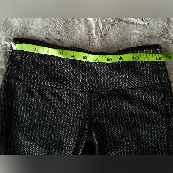 Athleta Yoga Pants / Work Out Pants Size Small Black W Gray Zigzag Hidden Pocket - Picture 9 of 11